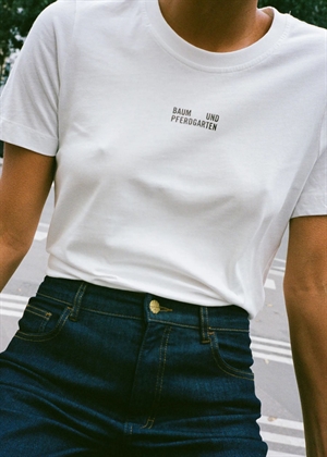 Jalona Logo tee White Baum Und Pferdgarten 